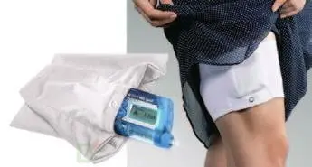 Чехол для ношения дозатора инсулинового Accu-Check Spirit Combo на ноге белый, S, M, L